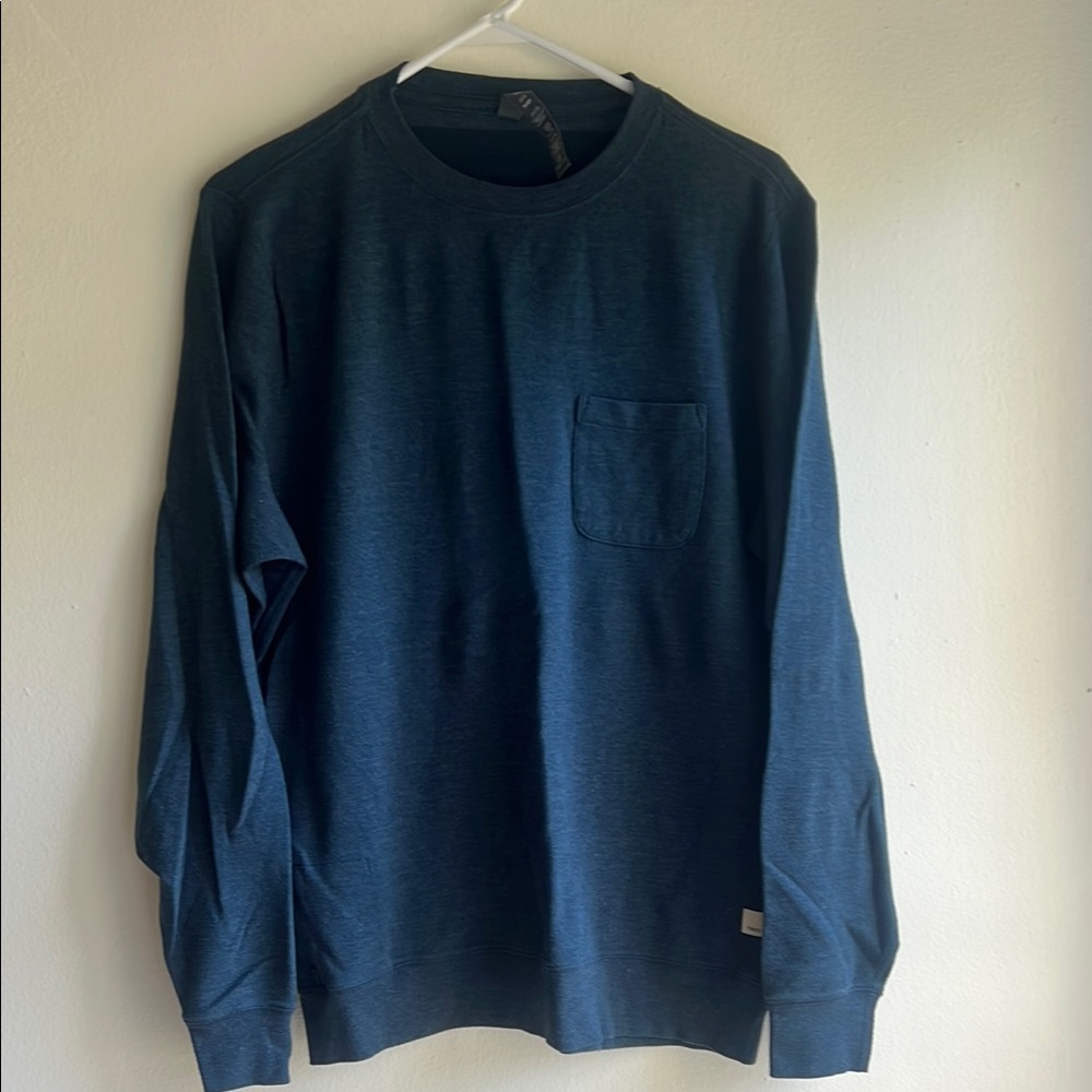 Vuori Men's Long Sleeve Pocket Tee in Deep Navy